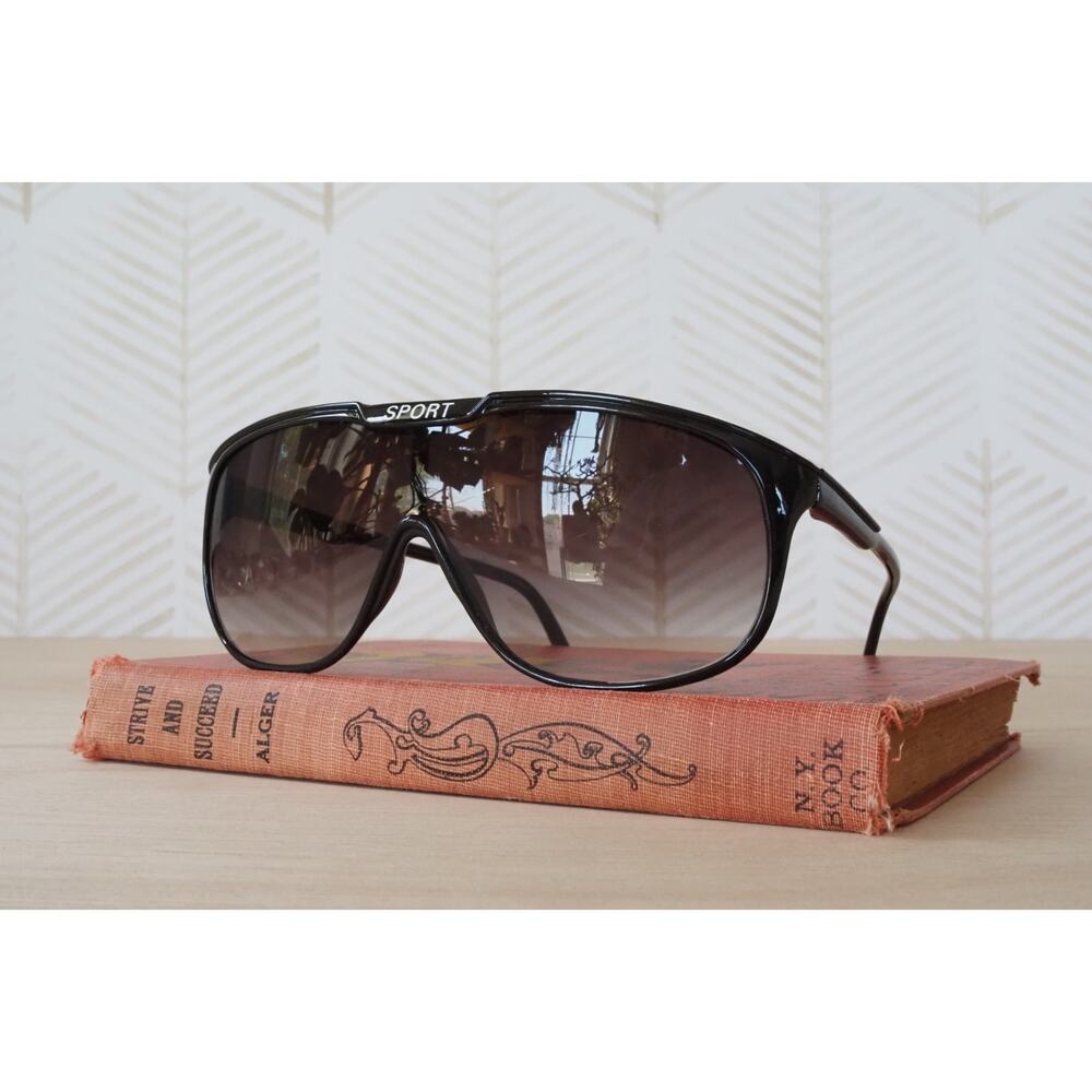 Vintage 1980s Shield Sunglasses New Old Stock Hipster Sporty Mask type Lens - Picture 7 of 14